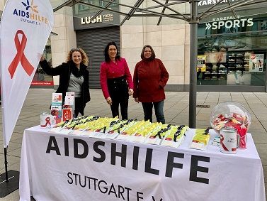 Ehrenamtliche der AIDS-Hilfe Stuttgart e.V. stehen bereit für Gespräche!