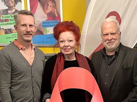 Vorstand der AIDS-Hilfe Stuttgart: Michael Deobald, Laura Halding-Hoppenheit, Andreas Winter Vorstand der AIDS-Hilfe Stuttgart: Michael Deobald, Laura Halding-Hoppenheit, Andreas Winter